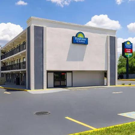 Day'S Inn & Suites By Wyndham Indianapolis Airport East